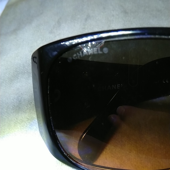 Chanel Pearl CC Sunglasses - Picture 15 of 17